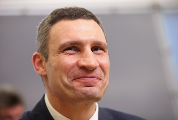 НАПК начало расследование о коррупции Кличко после его чартерных полетов с застройщиками