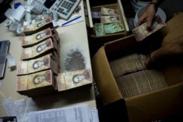 Инфляция в Венесуэле перевалила за 4 тысячи процентов