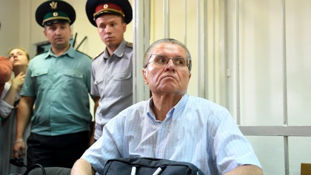 Улюкаев рассказал об обещании Сечина угостить вином, которое он «никогда не пробовал»