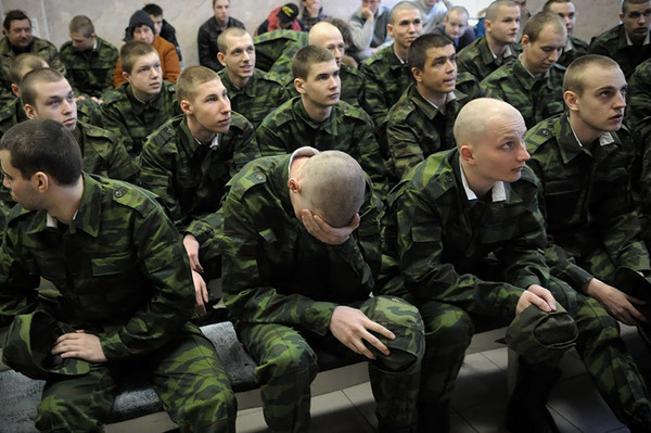 В России офицера осудили за то, что измерял солдатам половые органы