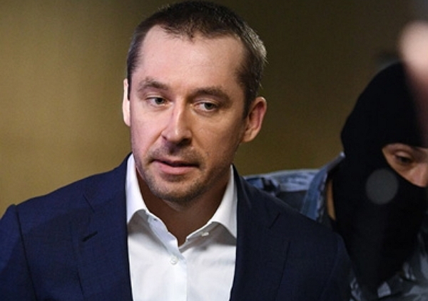 С полковника Захарченко состригли золотое руно
