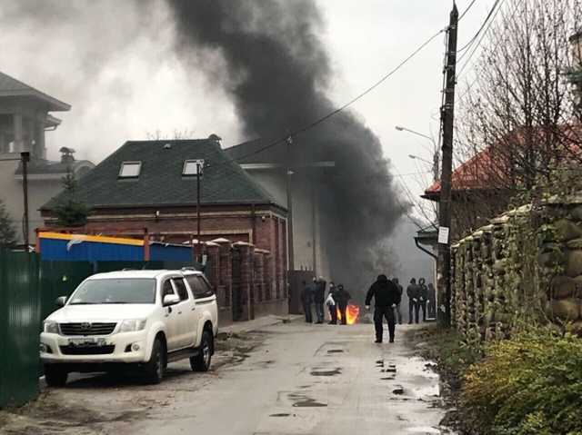 Активисты штурмовали дом Ставицкого
