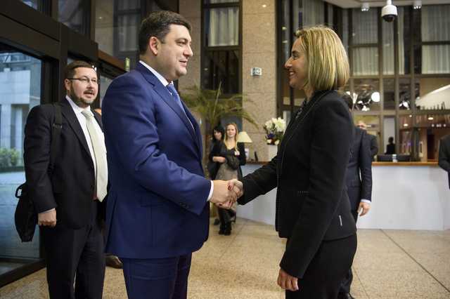 Как Гройсман и "агент ФСБ" Ежов по заграницам катались