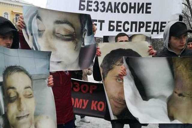 Семья погибшего после пыток в ОВД Владикавказа задержанного потребовала переквалифицировать обвинение полицейским на «Убийство»