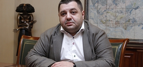Гражданин Румынии Александр Грановский вас всех продаст, купит и снова продаст
