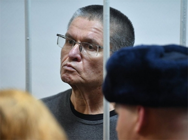 На нарах Улюкаева посетило поэтическое вдохновение и законотворческий зуд