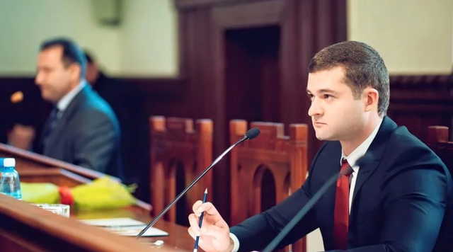 Аферист и неуч: сын Балоги попал в очередной скандал