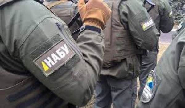 Детективы проводят обыски в АМПУ