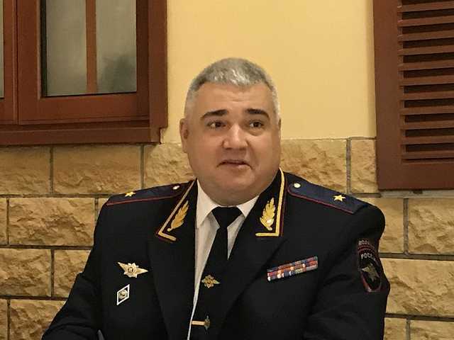 Как начальник ГИБДД генерал Черников «пересдает» экзамены по ПДД