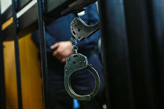 Участковый споил москвичку, заставляя передать ему квартиру