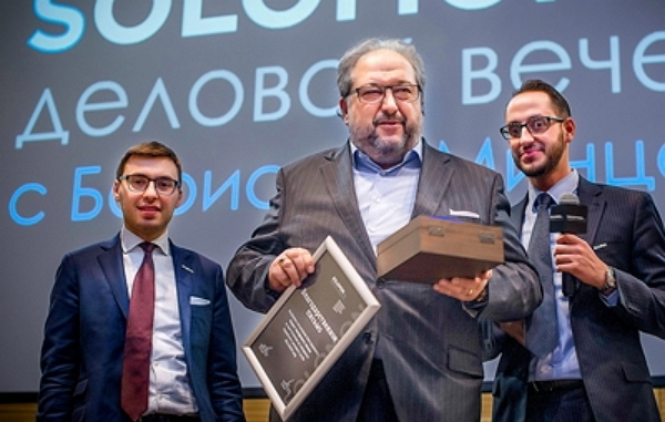 Большое банковское кольцо замыкается на шее Бориса Минца