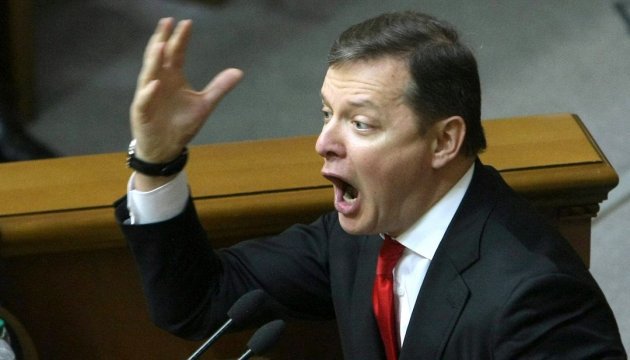Олег Ляшко носит красный кашемировый шарфик почти за 10 000 грн