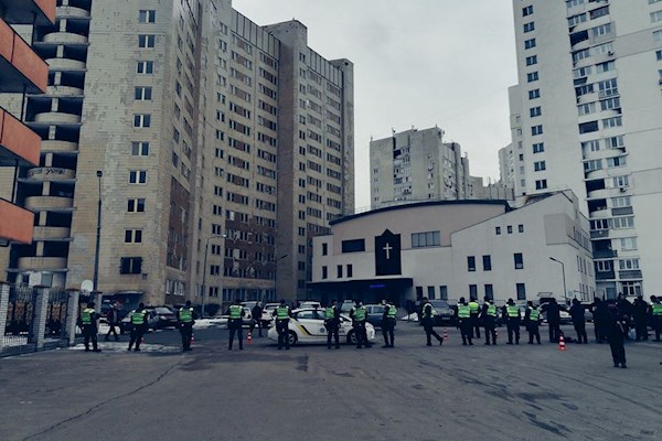 На суде над Януковичем охрана заставила всех женщин раздеваться