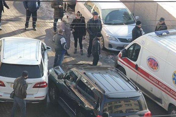 Два элитных джипа устроили ДТП, а их водители пошли в рукопашную