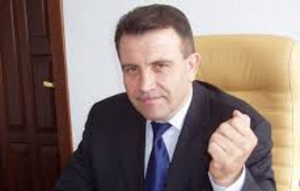 Бюджетные схемы и скелеты в шкафу семейного клана Валерия Гнатенко
