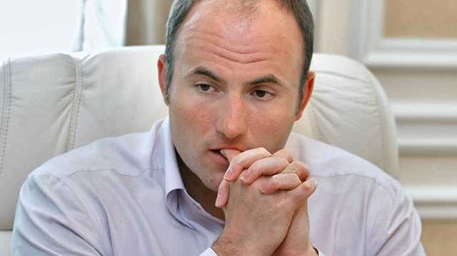 Кенес Ракишев впился в Павла Фукса