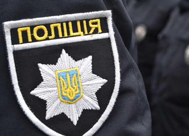 Полиция на Закарпатье задержала более 30 человек с дубинками и балаклавами