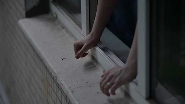 Спасалась от убийцы: известная модель выпрыгнула с 6 этажа