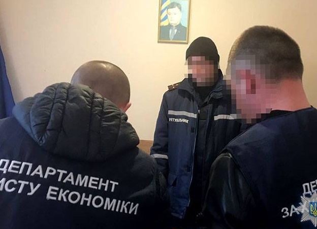 Портрет Порошенко не избавил пожарного от соблазна проводить махинации