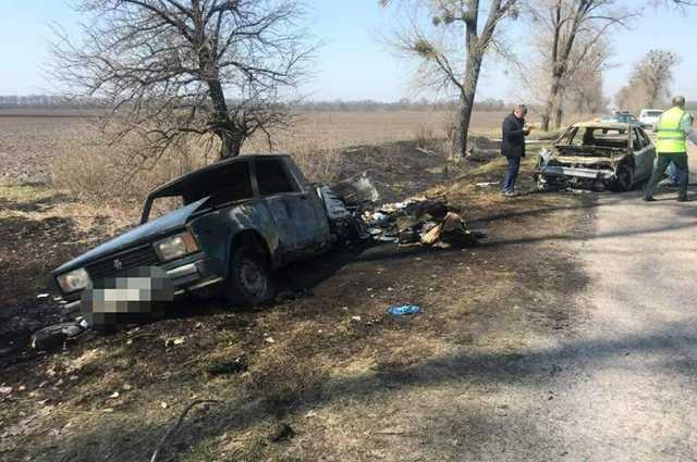 В Киевской обл. ограбили и сожгли перевозивший деньги для выплаты пенсий автомобиль "Укрпочты"