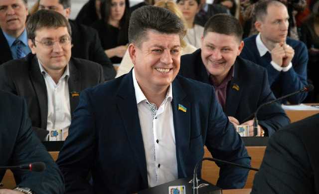 Канцелярский магазин у «Могилянки» заимел на своих прилавках портрет депутата Солтыса