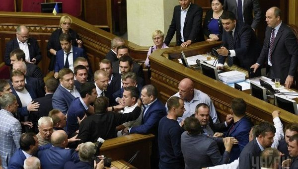 Квартиры, яхты, криптовалюта. Что купили депутаты в 2017 году