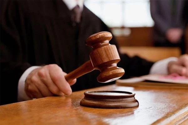 Суд по делу Януковича внезапно вспомнил о его правах