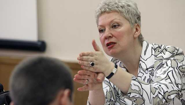 Сталинистка Ольга Васильева купается в офшорной роскоши