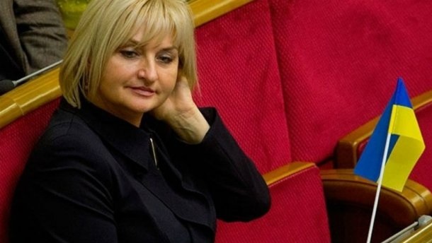 Жену генпрокурора уличили в кнопкодавстве