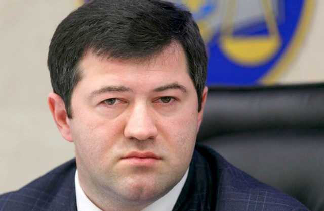 Суд вернул паспорт Насирову