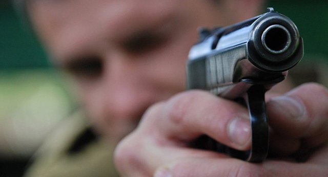 Начальник связи штаба зенитно-ракетного полка пытался убить трех офицеров