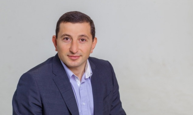 Депутата Киевсовета Товмасяна снова поймали на подкупе избирателей