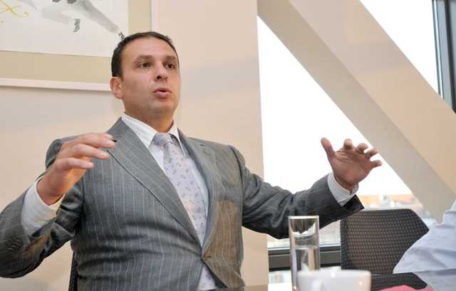 Застройщик Долгин выжимает слезу у банкиров Костина и Фрадкова