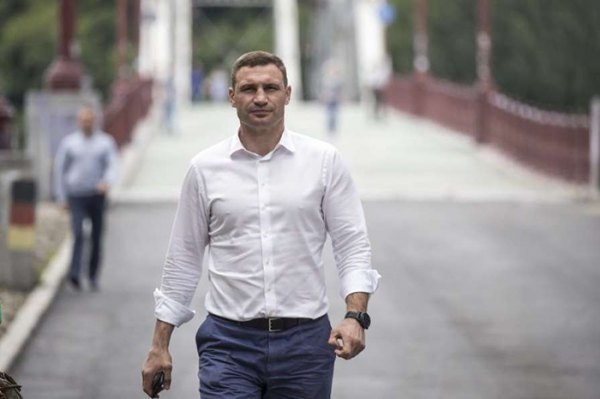 Как украсть миллиард. Эпизод четвертый – последние дни жизни банка “Хрещатик”. Веселое трио Иванов-Хмельницкий-Кличко