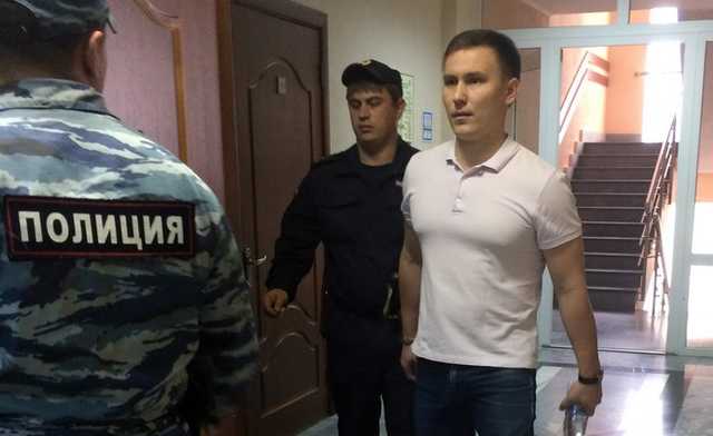 Взятка в чайнике и павлин шефа ИК-19 Алмаза Тезеева
