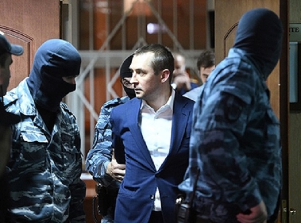 Кто пристроил Дмитрия Захарченко к генералу Сугробову
