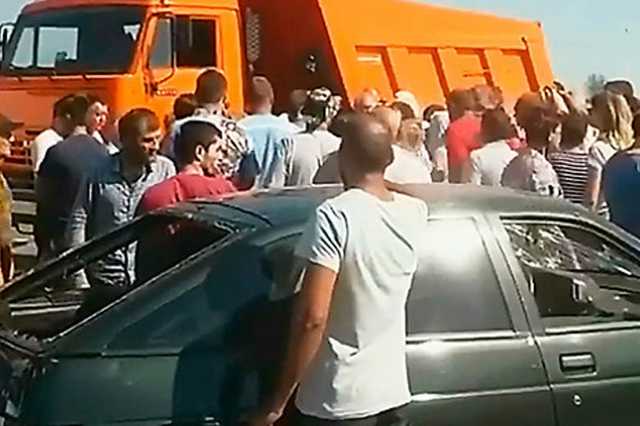 «Социальный взрыв» в Краснодарском крае: люди перекрыли дорогу