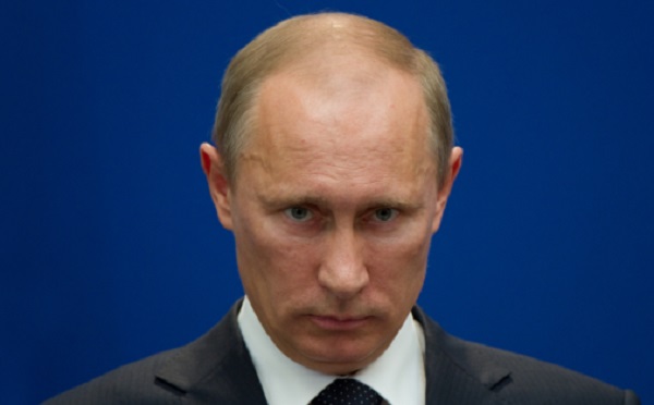 Путина, не появлявшегося на публике неделю, увидели на встрече с легендами футбола