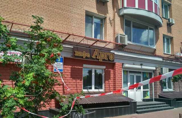 Выжившая во время стрельбы в кафе Киева: "На улицу мы выползали по-пластунски"