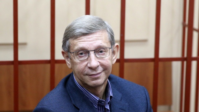 Владимир Евтушенков вызволил "Детский мир", чтобы от него избавиться