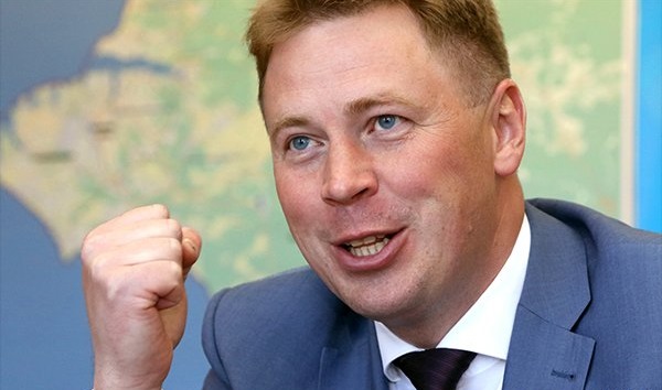 Как «разбазаривает» деньги губернатор Овсянников?