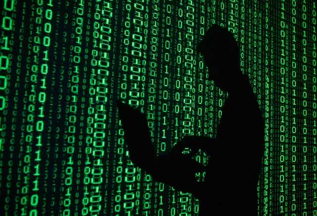 Эти самые сотрудники и продают массово информацию о других россиянах