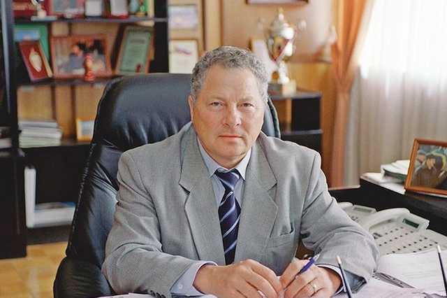Старейший футболист и экс-глава «дочки» «Газпрома» скрылся от следствия