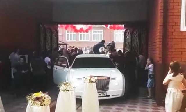 Опубликовано видео массовой драки со стрельбой на свадьбе в Чечне