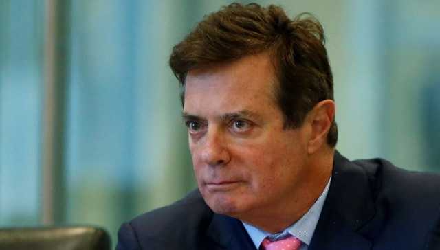 Манафорт прибыл в суд в инвалидной коляске и тюремной одежде