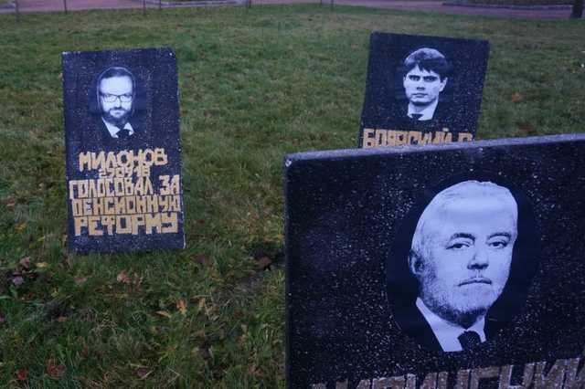 В Санкт-Петербурге оштрафовали журналистов за съемку кладбища для депутатов Госдумы