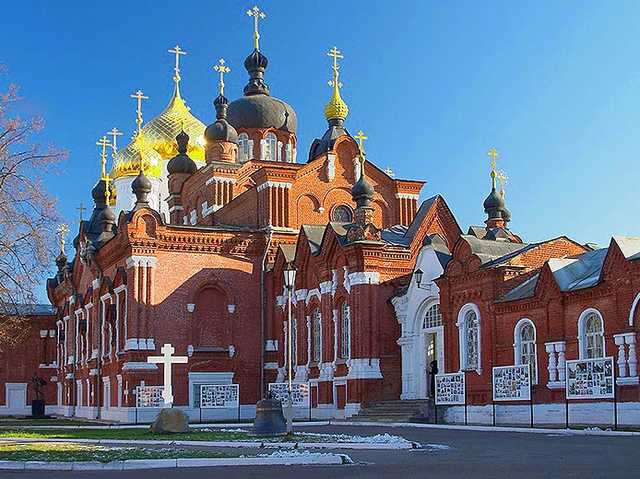 «Запирали с крысами, запрещали мыться, домогались». Исповедь послушницы монастыря
