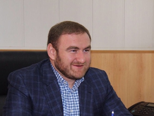 Арашуков ищет спасения от СКР