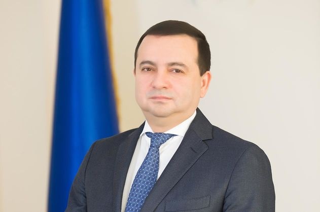 Председатель ГАСИ наврал о своем высшем образовании