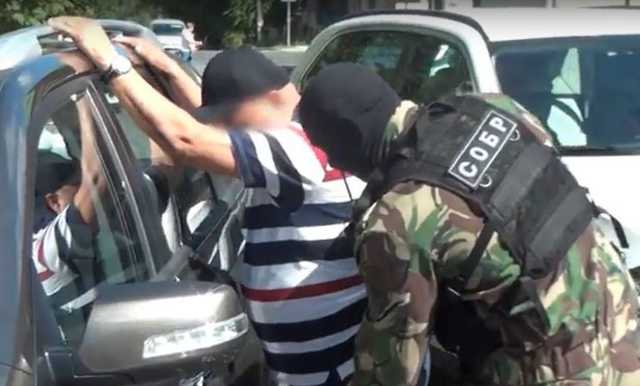 Криминальный авторитет Палыч в компании «качков» собирал у предпринимателей деньги в «общак»